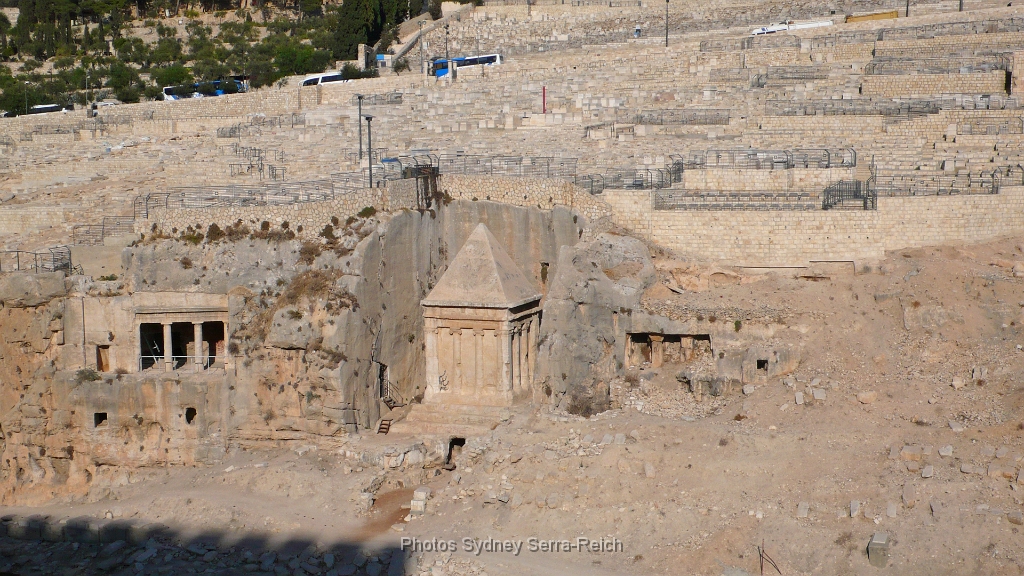 Vallee de Josaphat  Vallee du jugement dernier  Tombe de Bene Hezir  monument funeraire de Zechariah .JPG - Vallée de Josaphat - Vallée du jugement dernier - Tombe de Bene Hezir  monument funéraire de Zechariah.